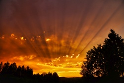 crepuscular rays 20240812 vs